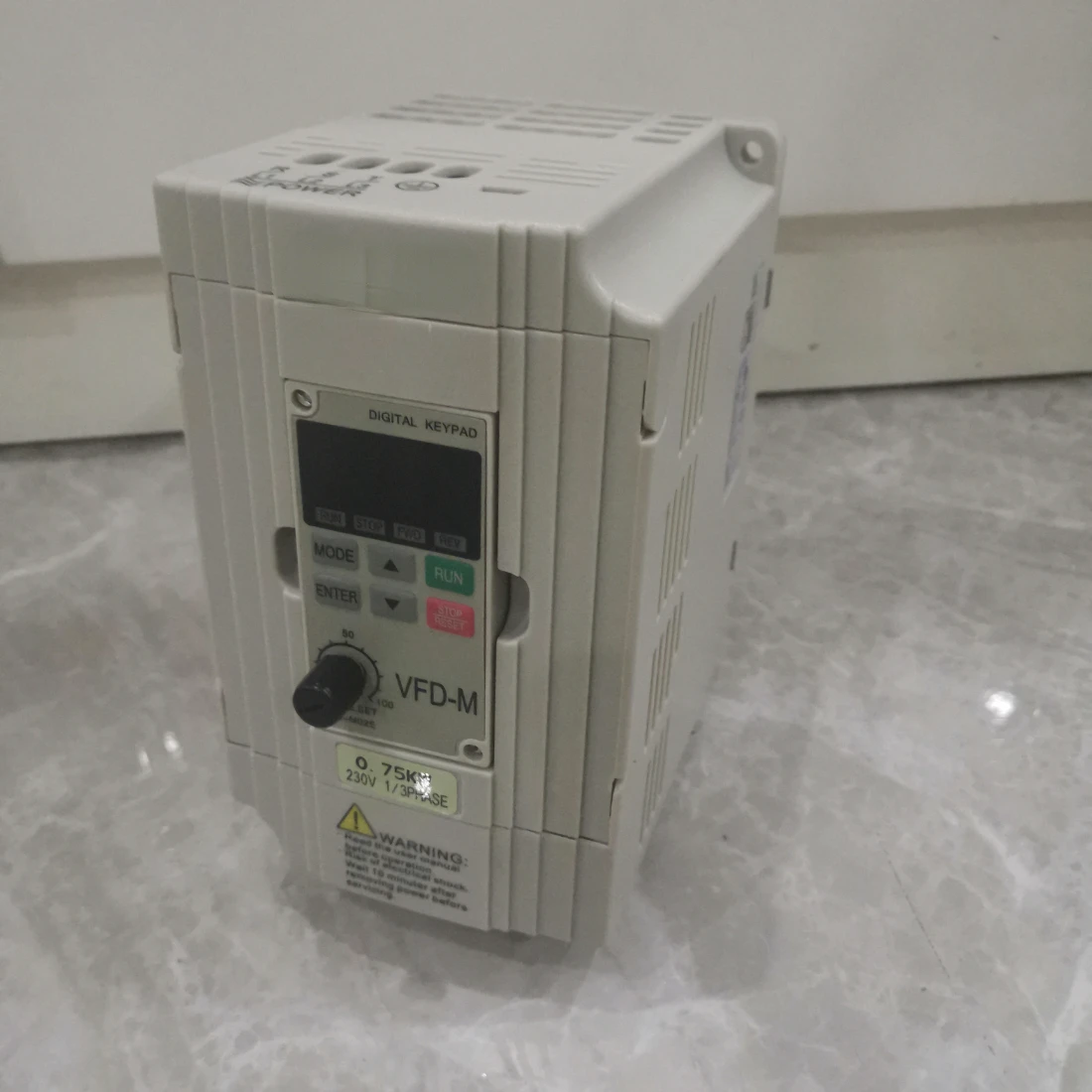 

1HP 230V Delta VFD-M , Inverter, AC Motor Drive 0.75KW 400HZ VFD007M21A