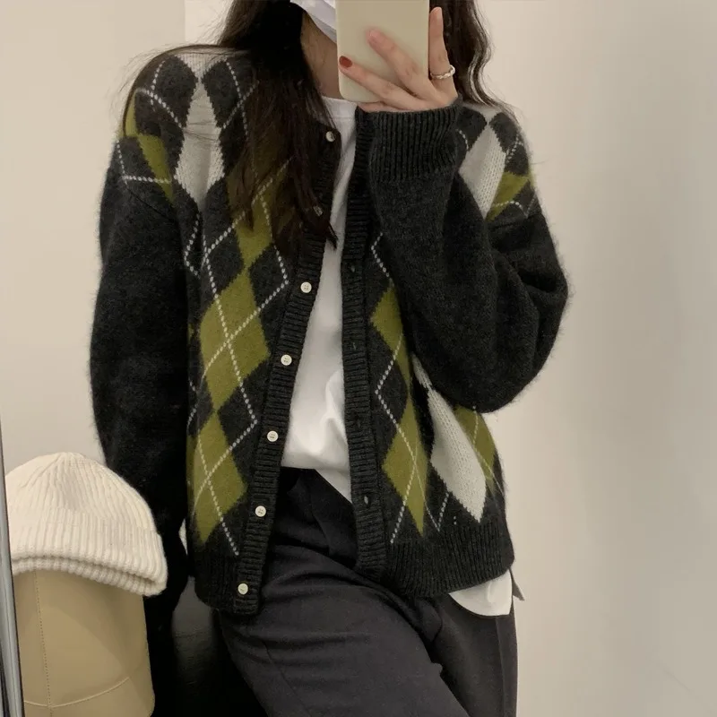 

plaid loose cardigan jacket for women in autumn and winter new round neck lazy style contrast color sweater for women in thick