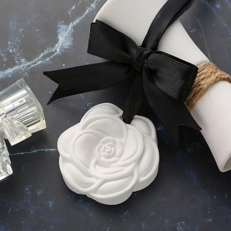 

Camellia Aromatherapy Gypsum Wax Tablets Wardrobe Deodorant Car Pendant Solid Balm Aromatic Air Freshener Lasting Fragrance Gift