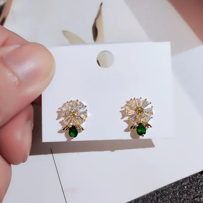 

New Funny Flower and Bee Shaped Stud Earrings for Women Full Dazzling CZ Fancy Girls Accessories Party Daily Wearable Jewelry