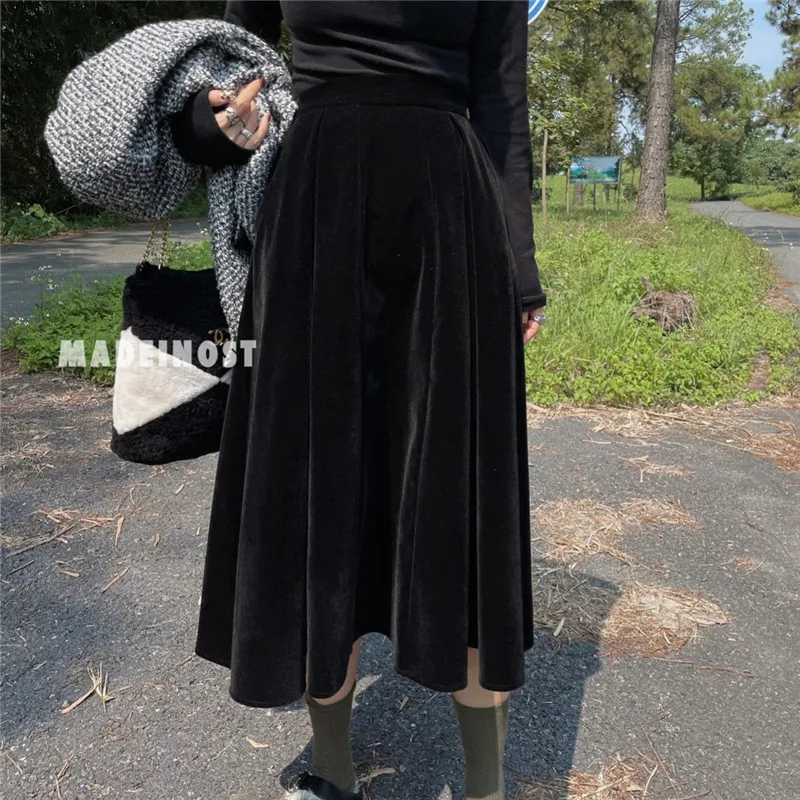Юбка женская бархатная средней длины с завышенной талией на осень/зиму