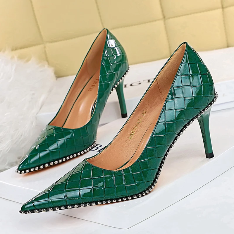 

2023 Women 8cm 10.5cm High Heels Rivets Pumps Lady Fetish Stiletto Low Heels Scarpins Sexy Party Nude Green Wedding Bridal Shoes