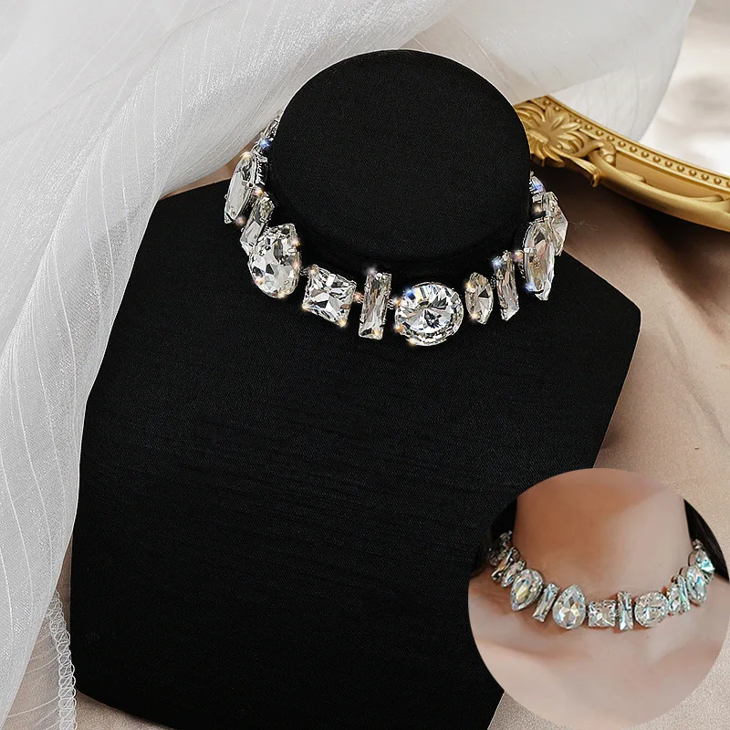 

2023 Retro clavicle necklace choker Tik Tok with the same exaggerated large crystal temperament simple constraint choker female