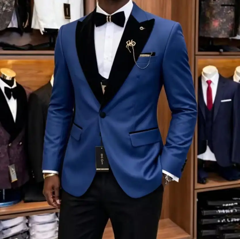 Фото Мужской костюм Slim Fit класса люкс, 3 предмета: пиджак с черными лацканами, брюки, жилет.  Свадебный смокинг на заказ для жениха.  Одежда для мужчин. №4