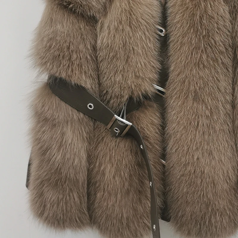 Рисунок 5 - Женский однотонный жилет с V-образным вырезом