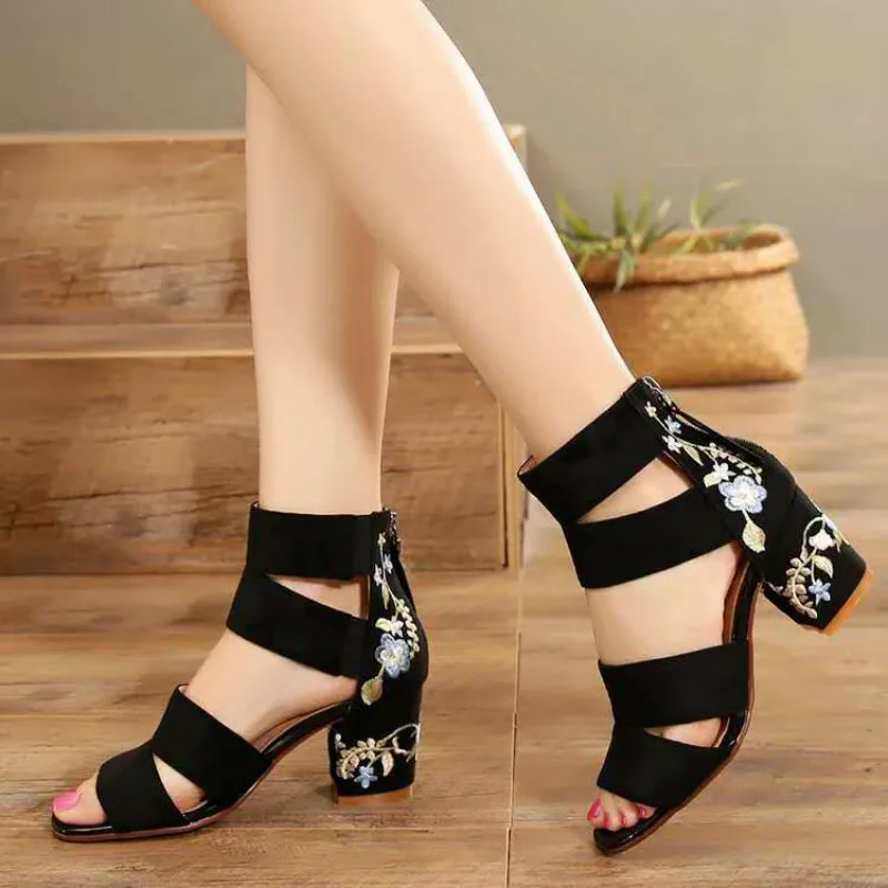 

Ethnic Style Embroidered Mid-heel Sandals Women 2020 Summer All-match Thick Heel Elegant Retro Open Toe Embroidered Shoes Women