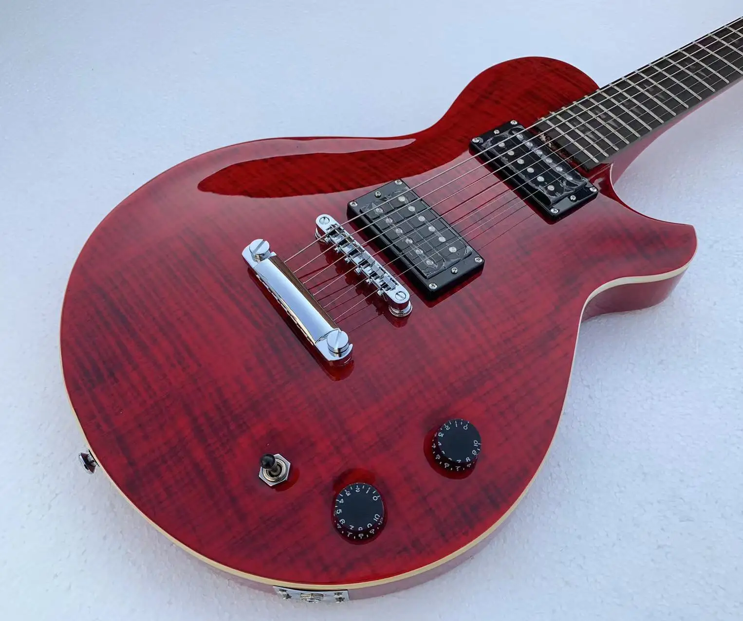 

Good Quality MK Custom 6 Strings Electric Guitar Guitarra Flame / Tiger Maple Top Winered Color in Stock Discount Free Shipping