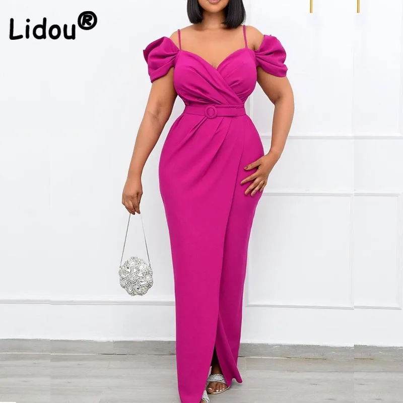 

Платье вечернее облегающее с V-образным вырезом, открытыми плечами