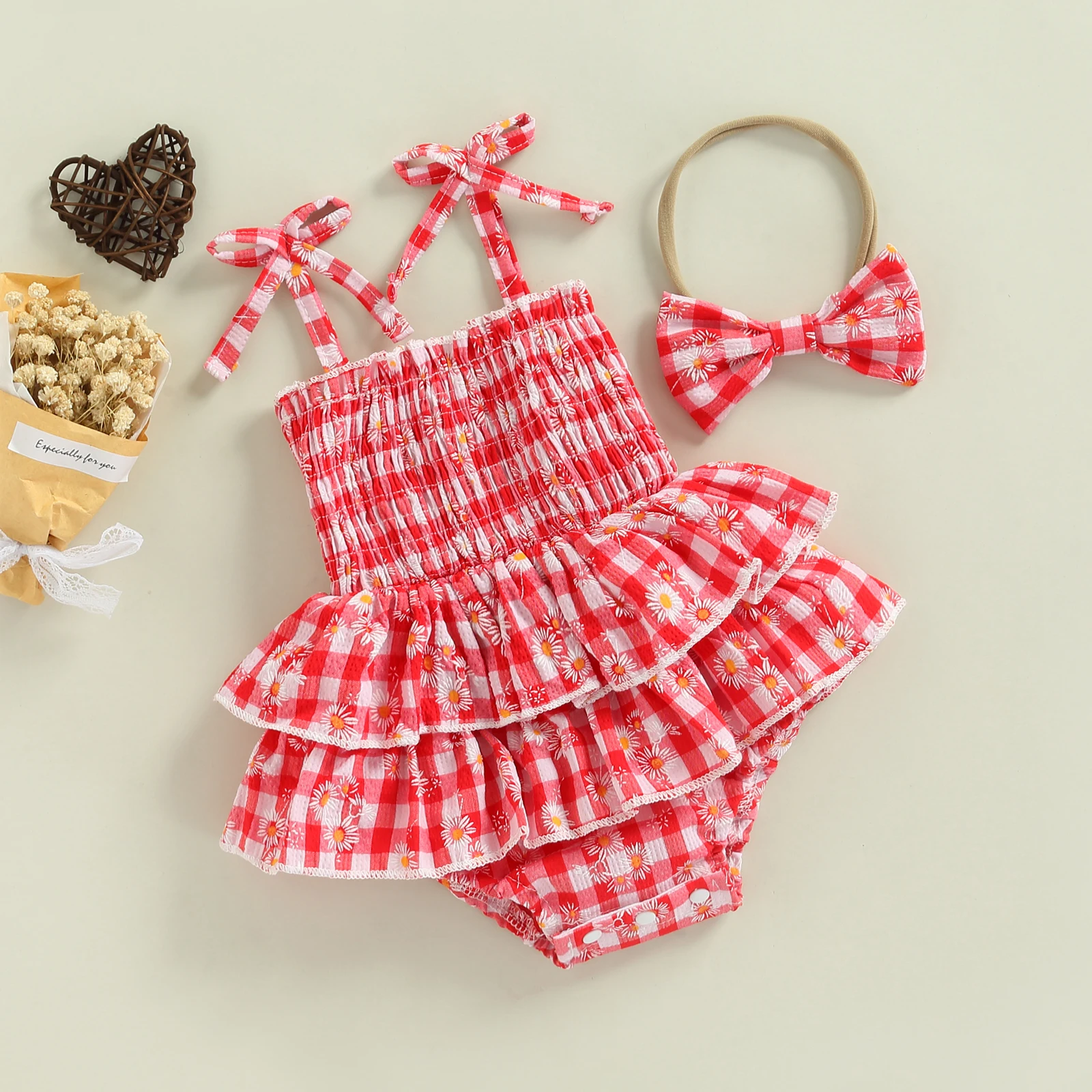 Боди летнее клетчатое с открытыми плечами и цветочным принтом |