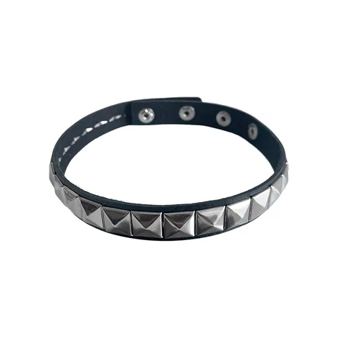 Кожаное ожерелье с квадратным воротником