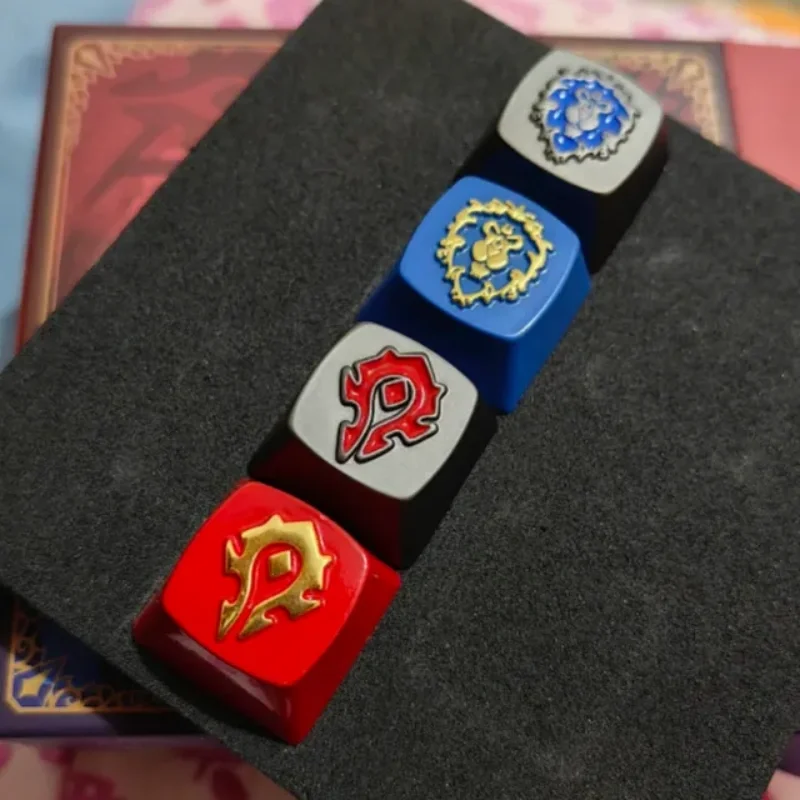 Фото Совместный клан World Of Warcraft, логотип, клавиатура, шляпа, игровая периферия, сувениры, аксессуары, подарок №3