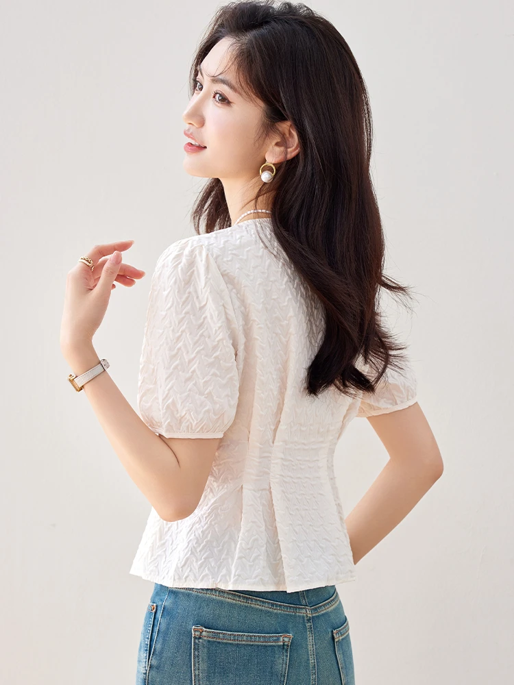 Женская офисная блузка с коротким рукавом облегающая пышными рукавами V-образным