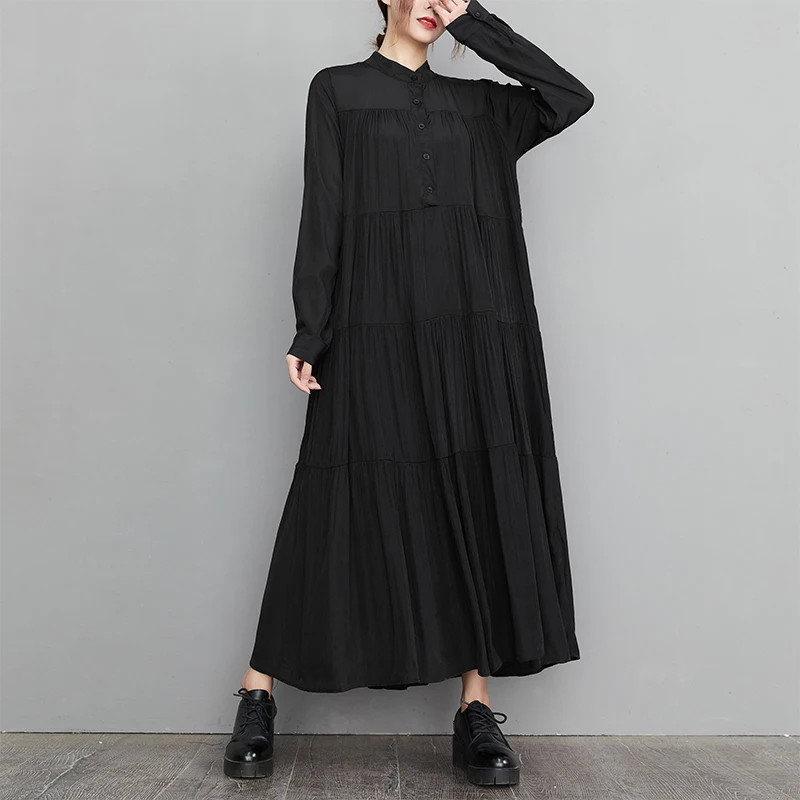 Женское платье трапециевидной формы с воротником-стойкой и пуговицами