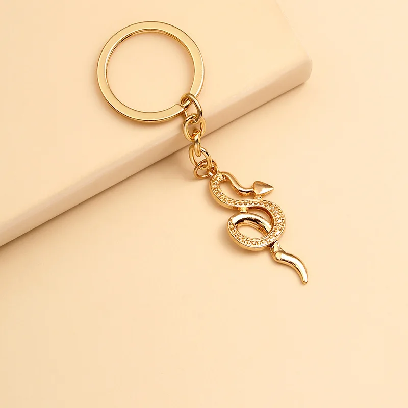 

Creative Cute Little Snake Pendant Gift Keychain Accessories Round Circle Key Chain Pendant Bag Ornaments Boys Gifts YS160