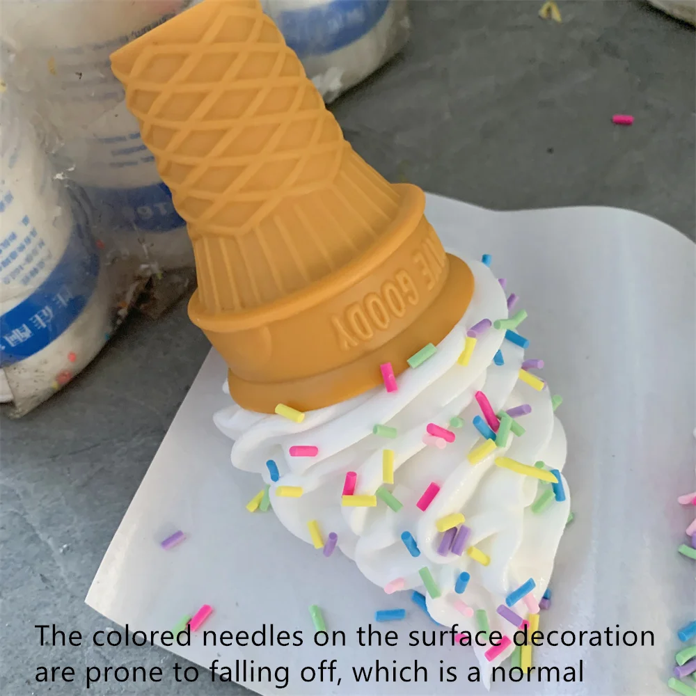 Забавные падающие мороженое в форме расплавленного мягкого подарка совок