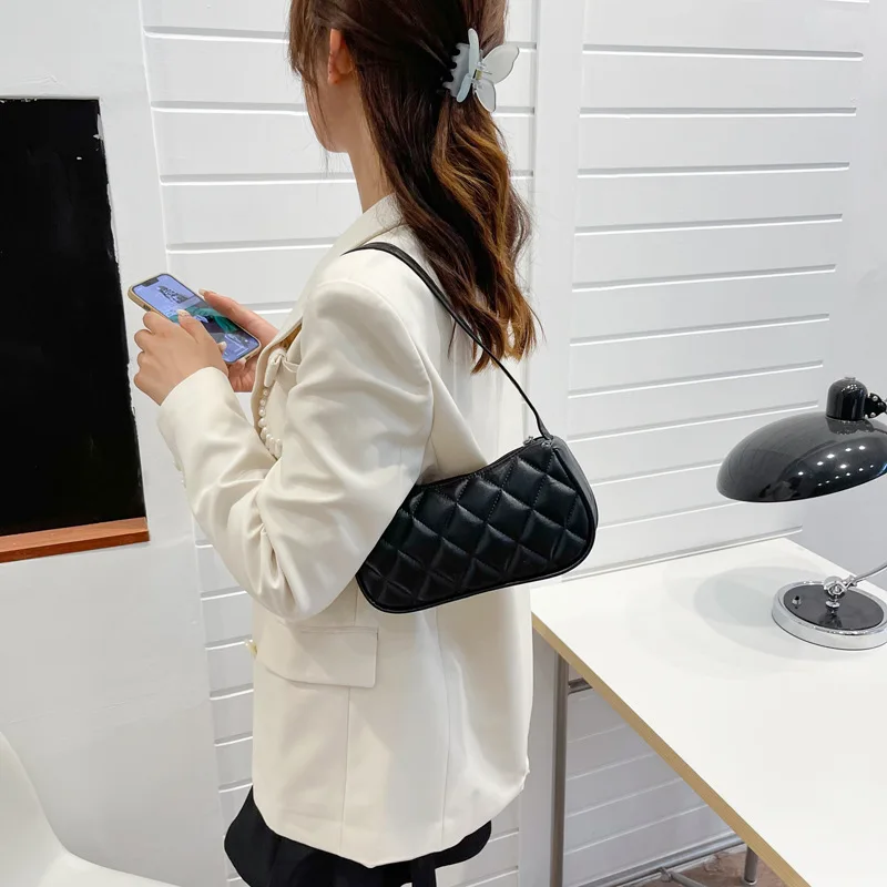 

Fashion Women Embossed Geometric PU Leather Shoulder Handbag Checker Pattern Underarm Bag Casual Ladies Solid Color Small Purse