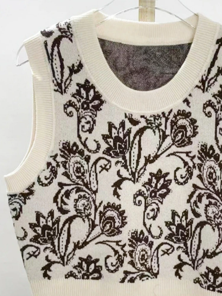 

Autumn and Winter New Women Floral Jacquard Knitted Sweater Pullover Vest Top