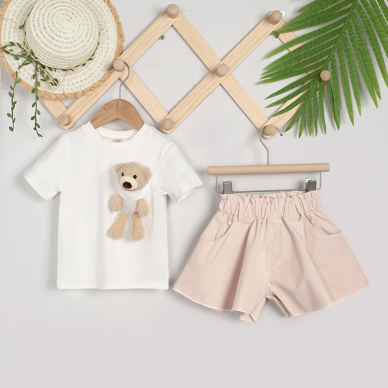 

Little Girls Outfit Toddlers Sweet Style Solid Color Bear Doll Decoration Round Collar Short Sleeve Tops + Shorts Set