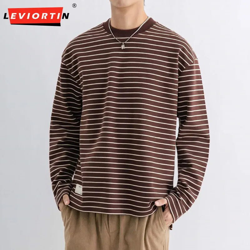 Мужская футболка в полоску с круглым вырезом и длинным рукавом