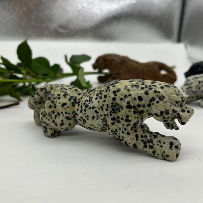 Фигурка леопарда из камня