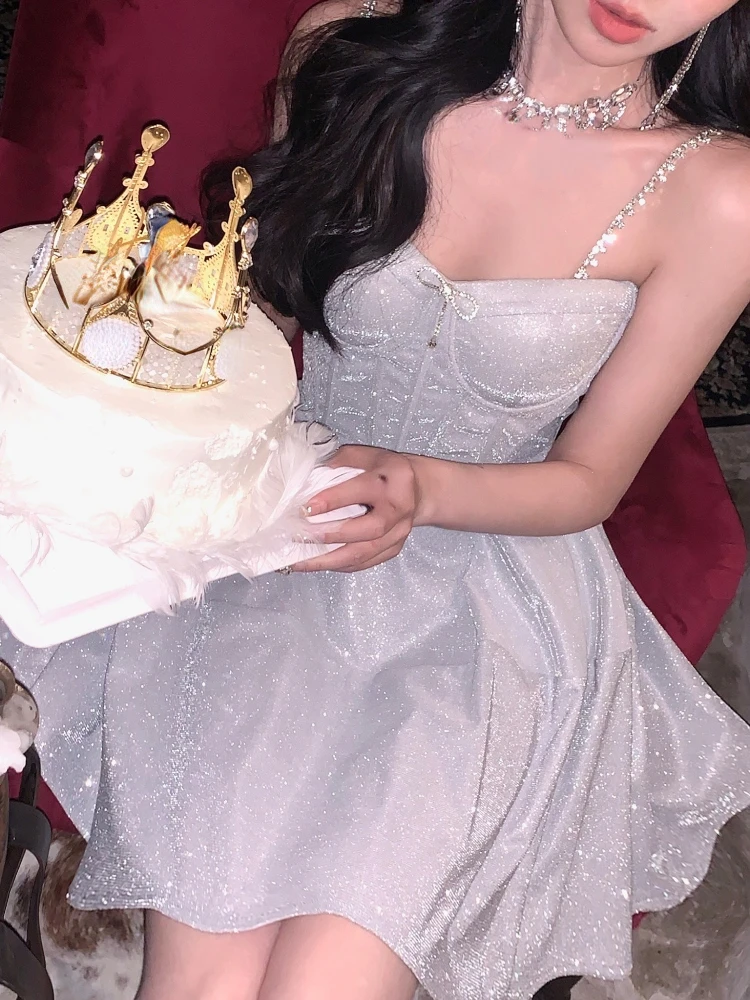 Женское вечернее платье на бретелях-спагетти без рукавов