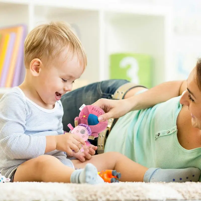 Baby discovers. Младенец общается. Какие есть дела вечерние у детей.