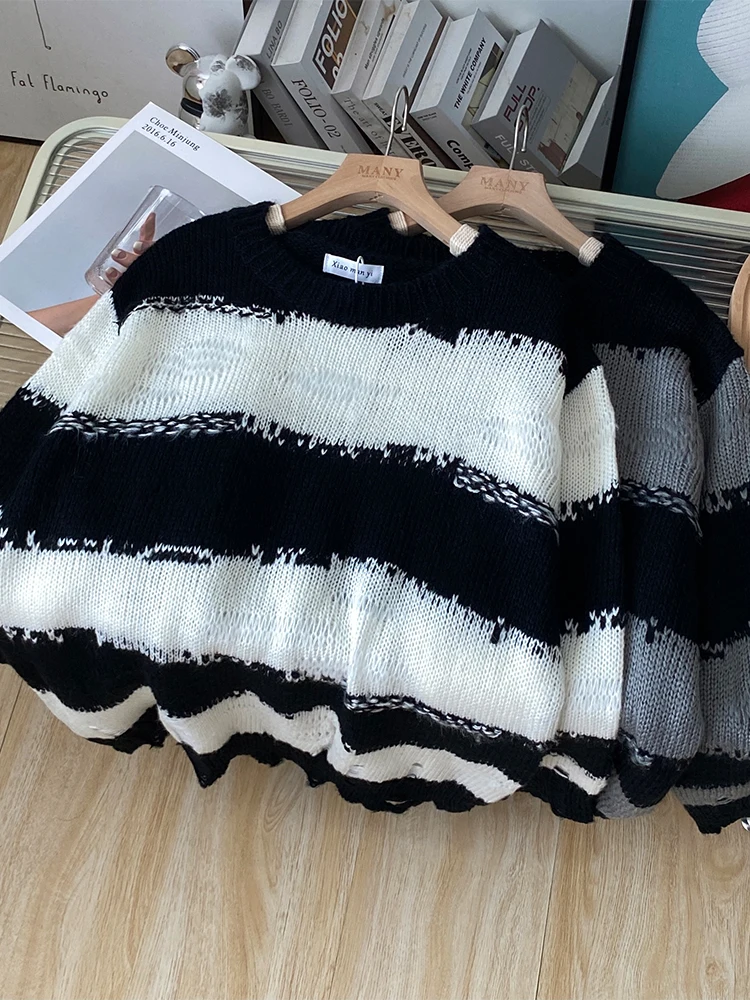 Женский черно-белый полосатый пуловер двухцветный рваный свитер Harajuku корейский