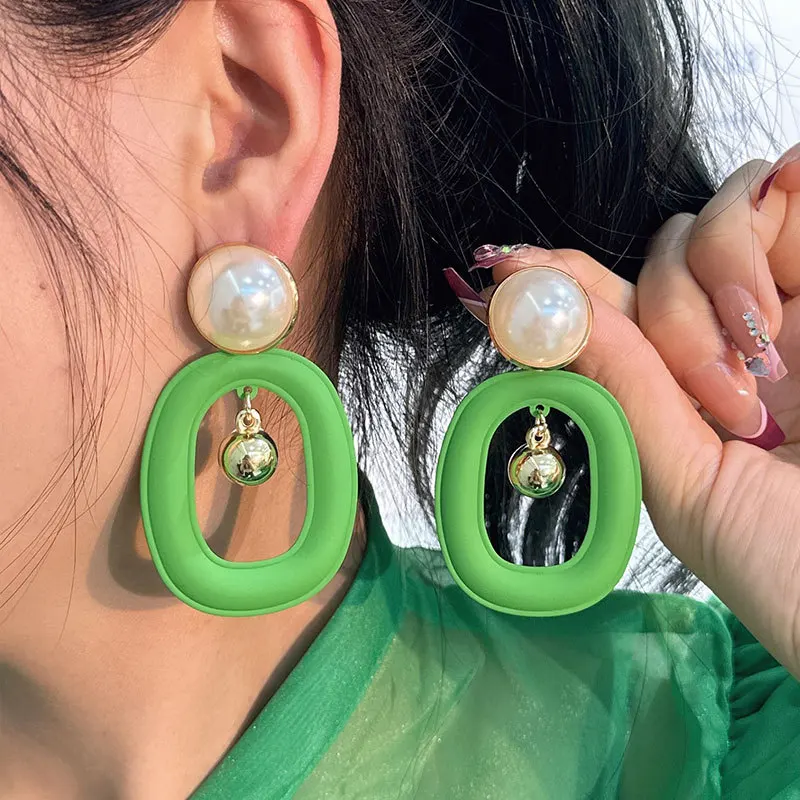 

New Fashion Geometric Hollow Oval Women's Earrings In Europe and America Exaggerate Personality Versatile Earrings for Woman