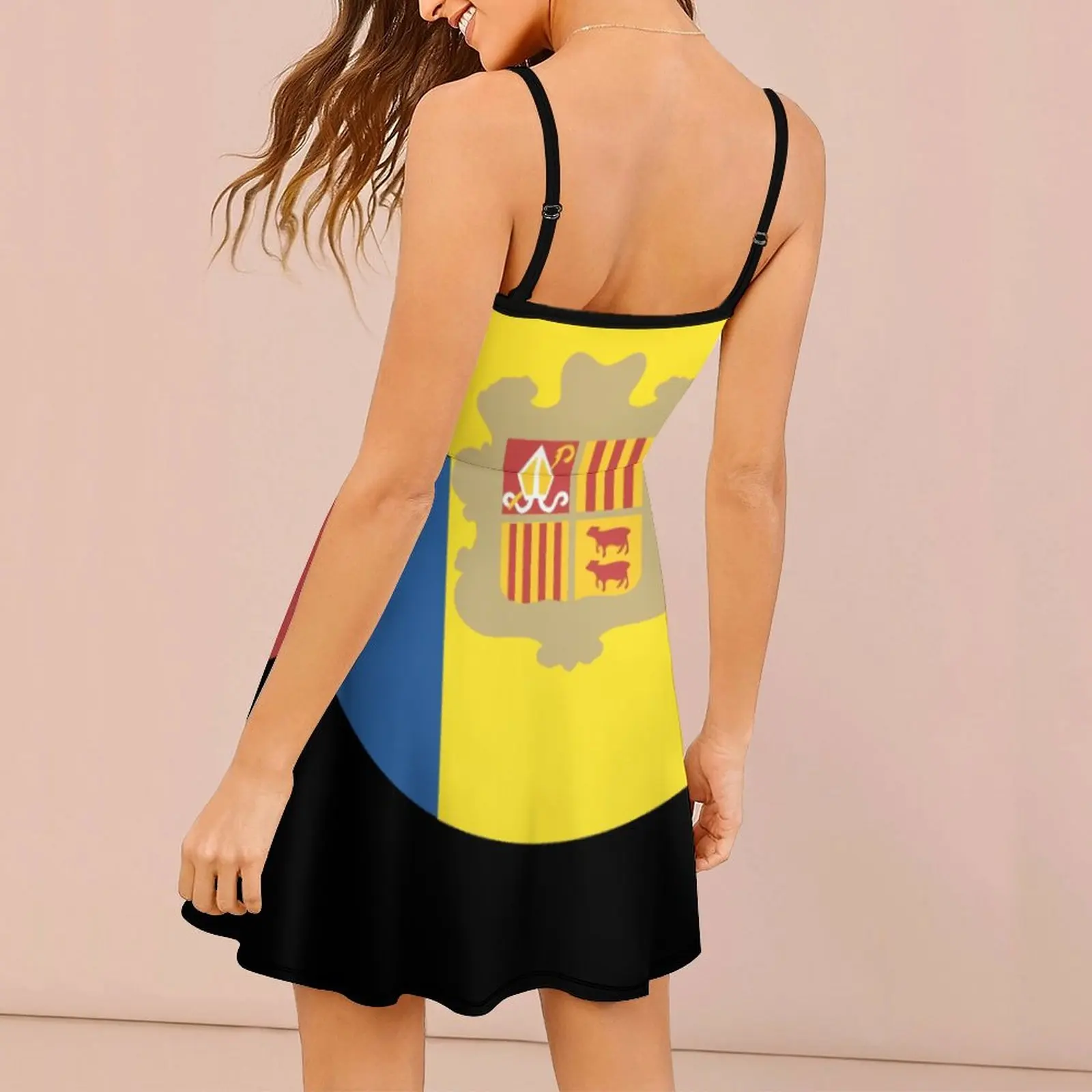 Женское платье на бретельках уникальное сексуальное с графическим принтом для