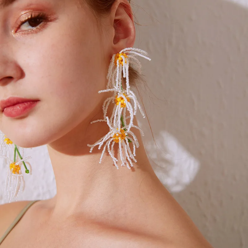 

【 Sister Tea Party 】Hand-Beaded Long Earrings Exaggerated White Daisy Petals Tassel Earrings Female Holiday Style Earrings