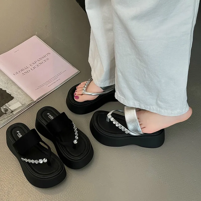 Тапки женские на платформе роскошные сланцы пляжная обувь блестящие