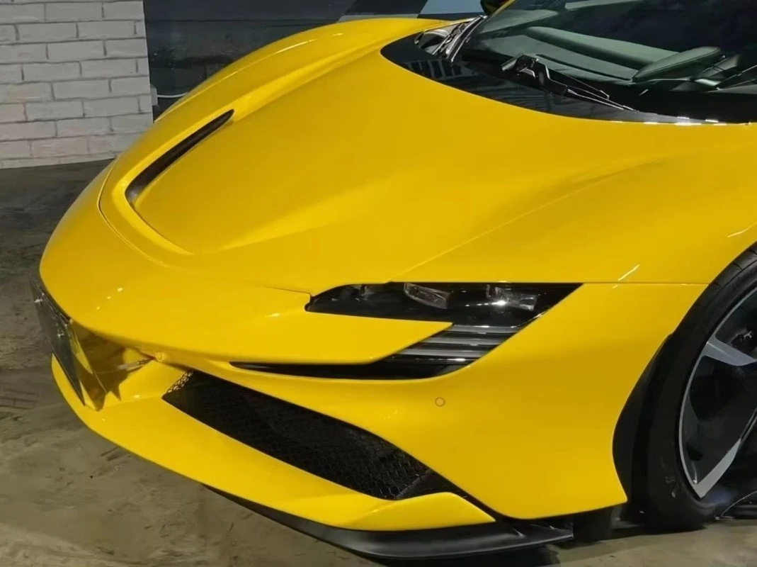 Фото Новый высококачественный капот из углеродного волокна SF90 Stradale в стиле OEM, полностью сухой, с болтами, видимым внутренним и внешним плетением. №2
