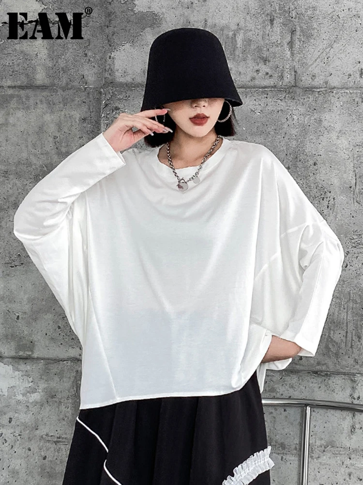 

[EAM] Women White Brief Big Size Casual T-shirt New Round Neck Long Batwing Sleeve Fashion Tide Spring Autumn 2023 1DF1194