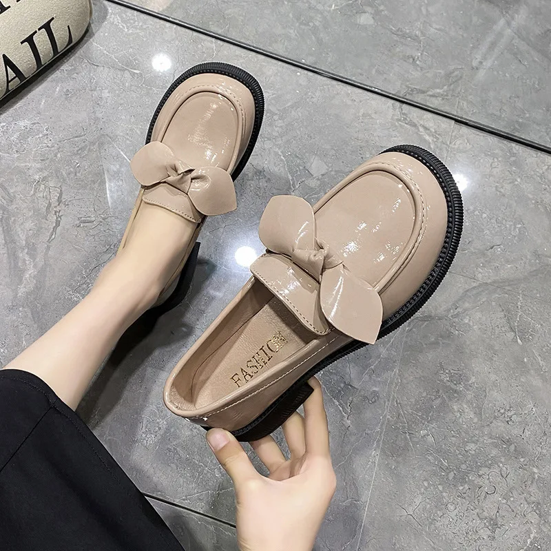 

Preppy Bow-knot small leather shoes women derby shiny round toe thick heels loafers japanned leather oxfords woman flats 2022