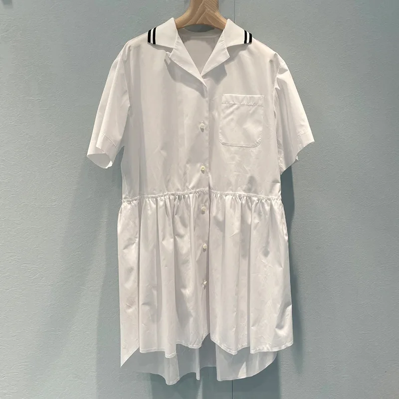 

Женское платье-рубашка с коротким рукавом и воротником-поло