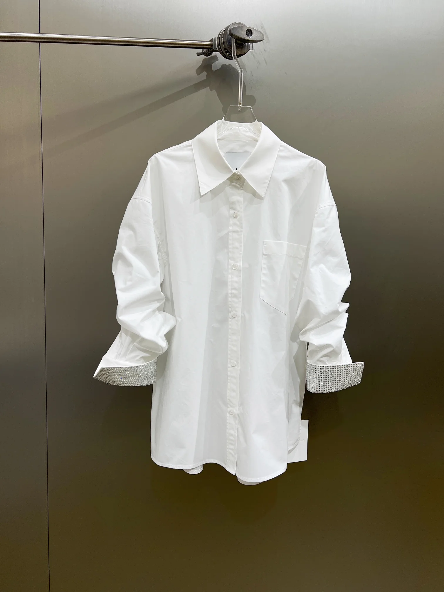 

Spring and summer new cotton poplin crystal cuff button up shirt