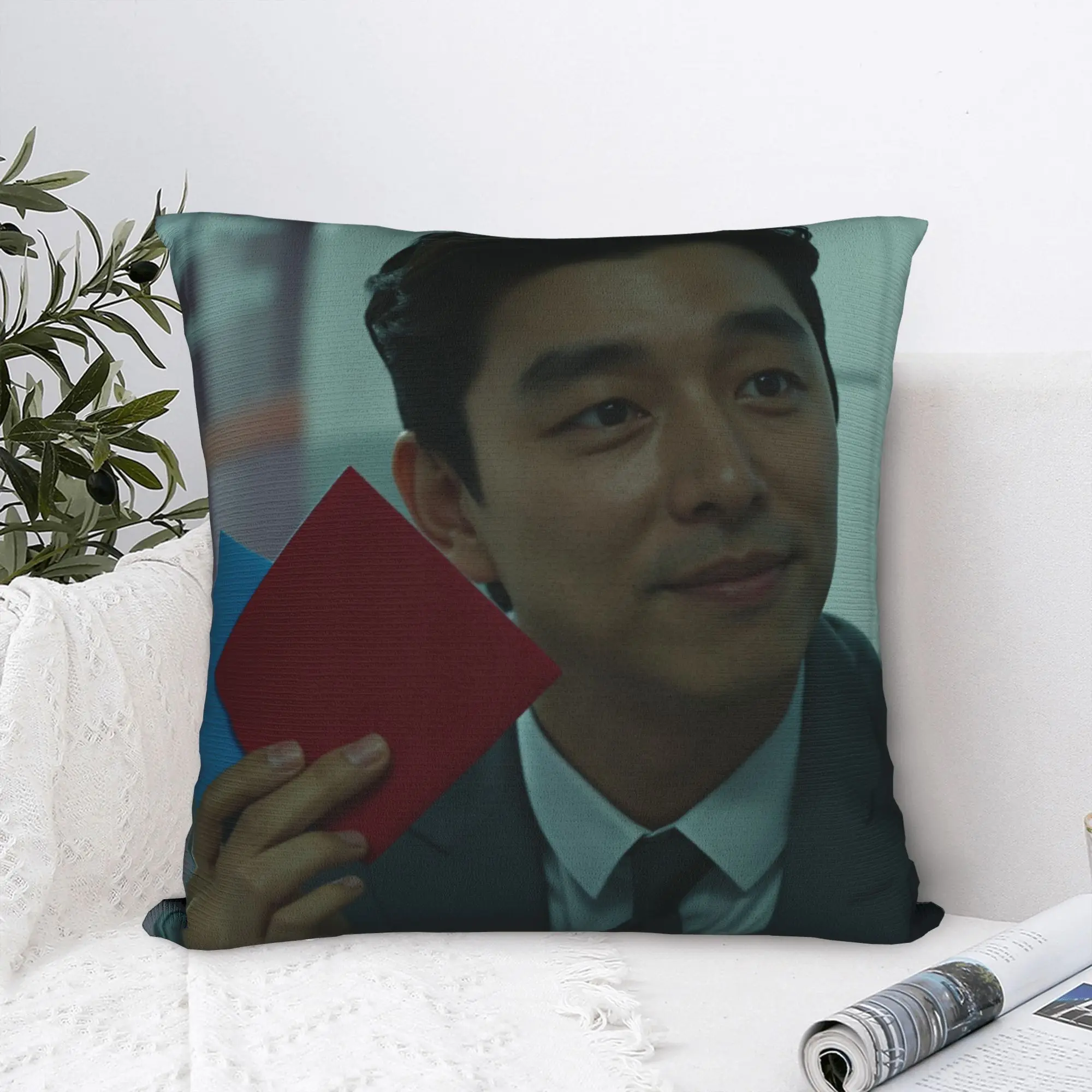 Фото Наволочка Gong Yoo Kawaii для стула, дивана, домашнего декора №1