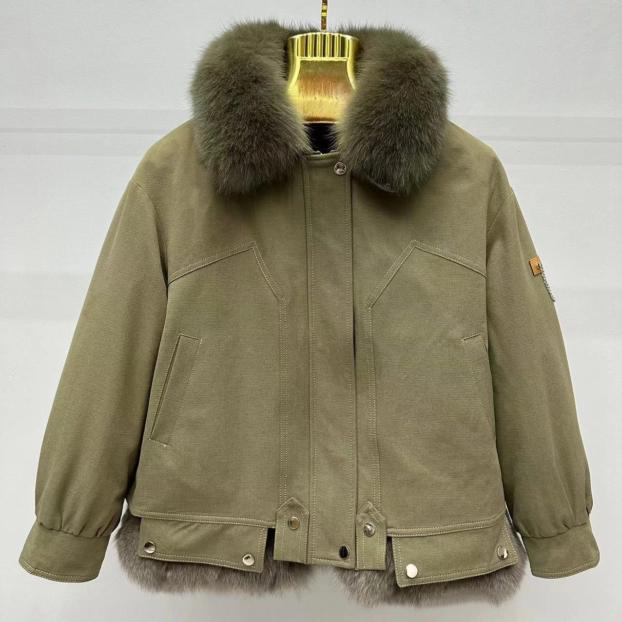 Женская зимняя короткая парка с отложным мехом