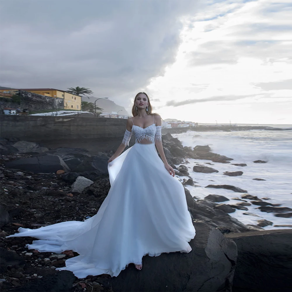

Beach Boho 2 Peças De Casamento Com Alças De Espaguete Decote Em V Com Franjas Renda Chiffon Pérola Vestido De Noiva Sem Costas