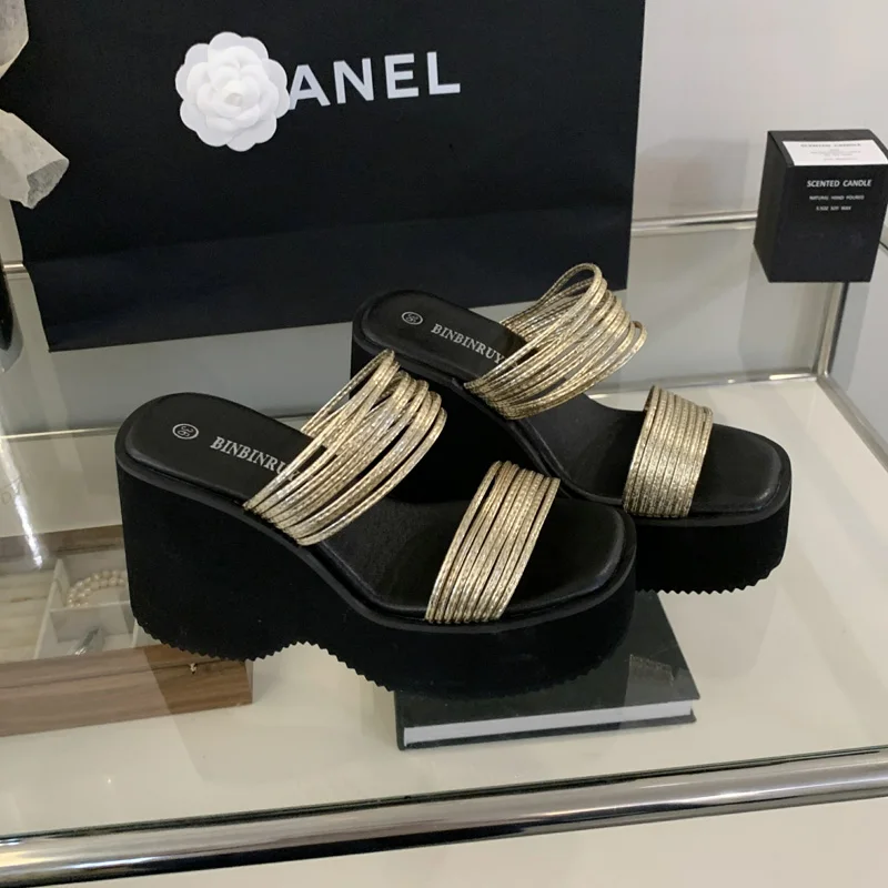 Тапочки на массивном каблуке 10 см серебряные сандалии платформе женские летние