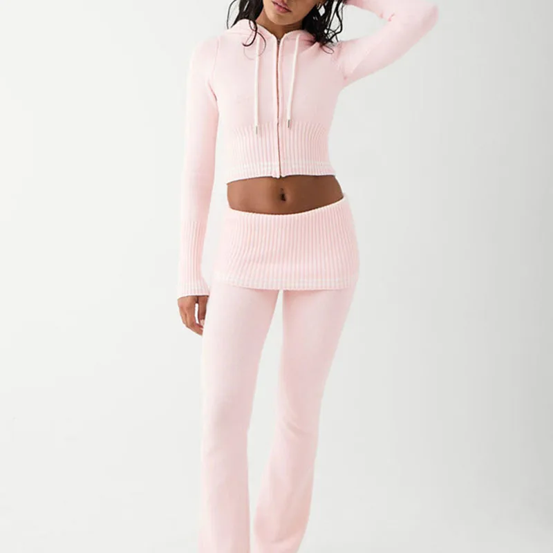 Облегающий вязаный комплект брюк в полоску с отворотами и длинным рукавом