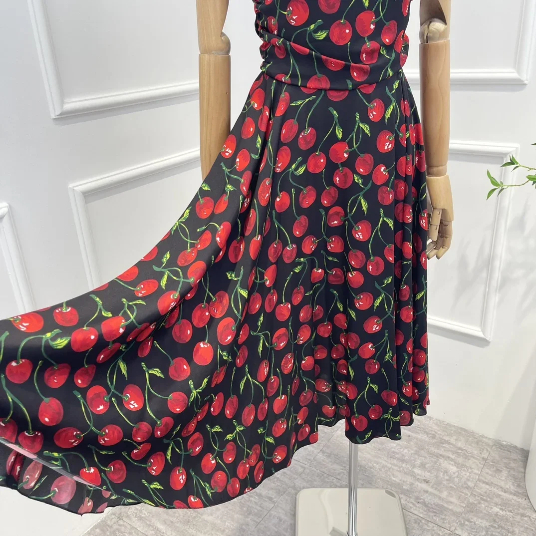 Рисунок 6 - Женское плиссированное платье миди без рукавов