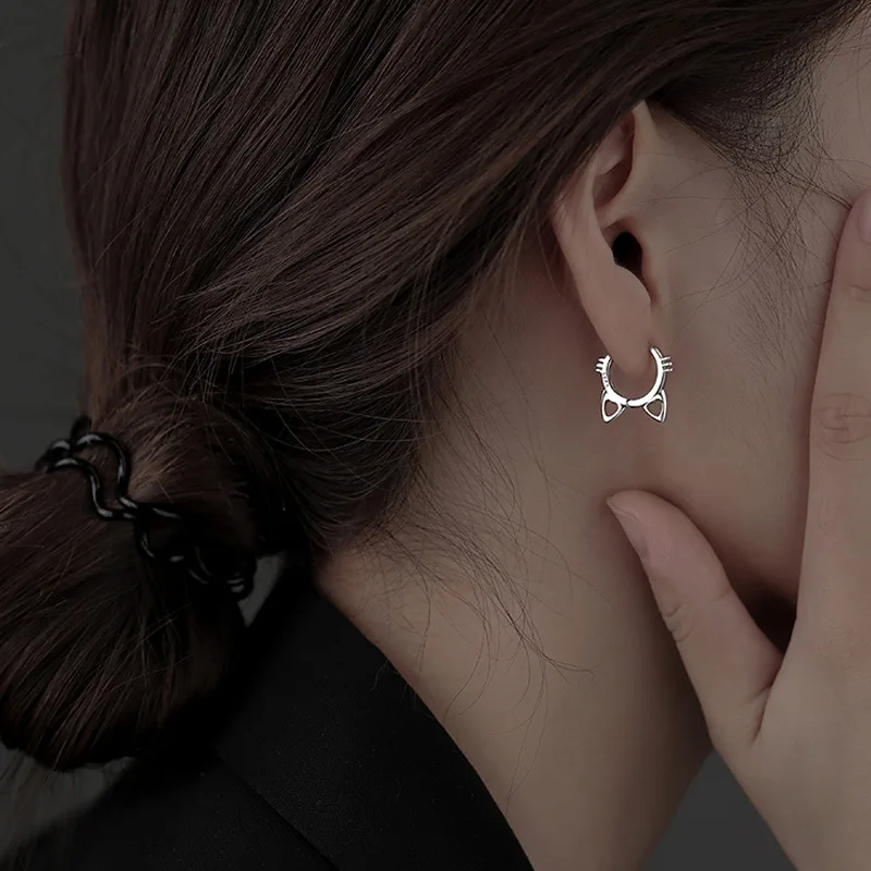 

Sweet Lovely Hollow Cat Stud Earrings For Women New Trend Lady Fashion Jewelry