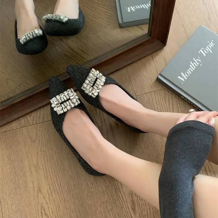 Мягкие туфли Женские на плоской подошве с острым носком Осенние низком каблуке