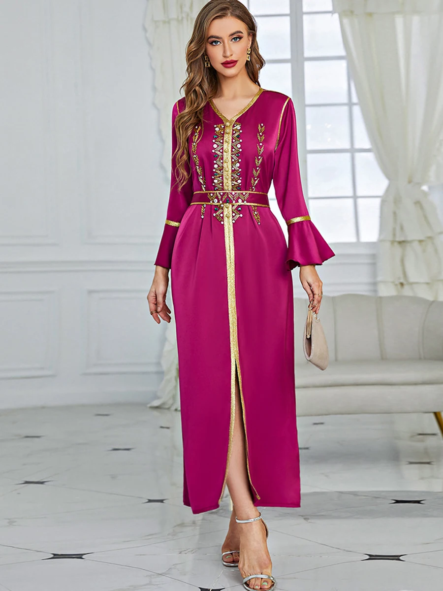 "Женское платье в арабском стиле, с бриллиантами"
