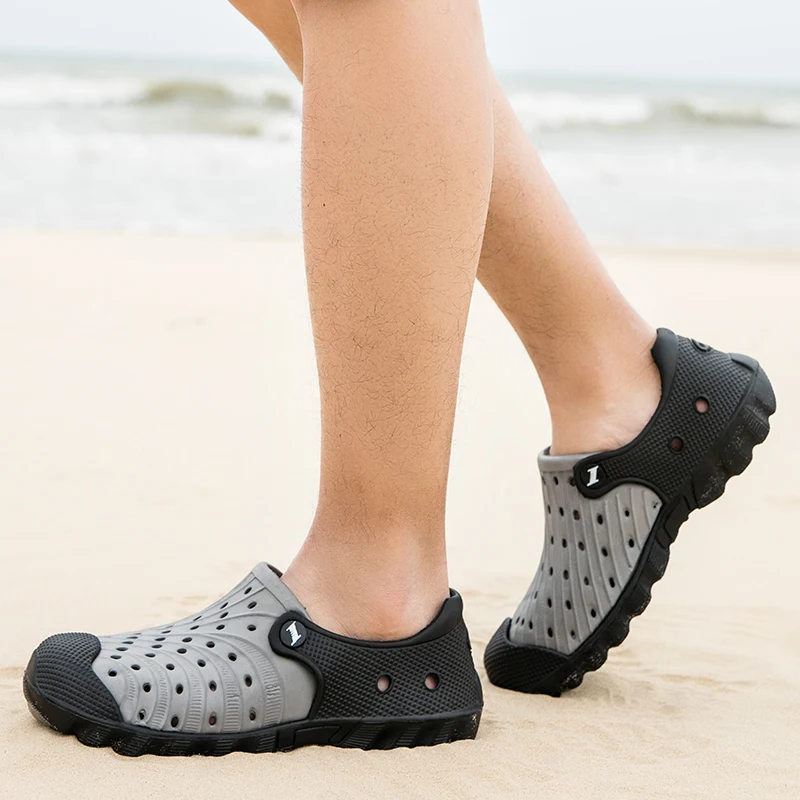 

Summer Men Beach Shoes New Men Garden Casual Male Sandals Rubber Clogs For Men Summer Slides Swimming Jelly Shoes
