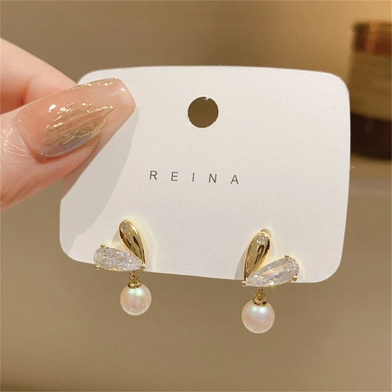 

2023 New Korean Fashion Rhinestone Stitching Heart Stud Earrings Exquisite Ladies Girl Pearl Pendant Fashion Gift Jewelry