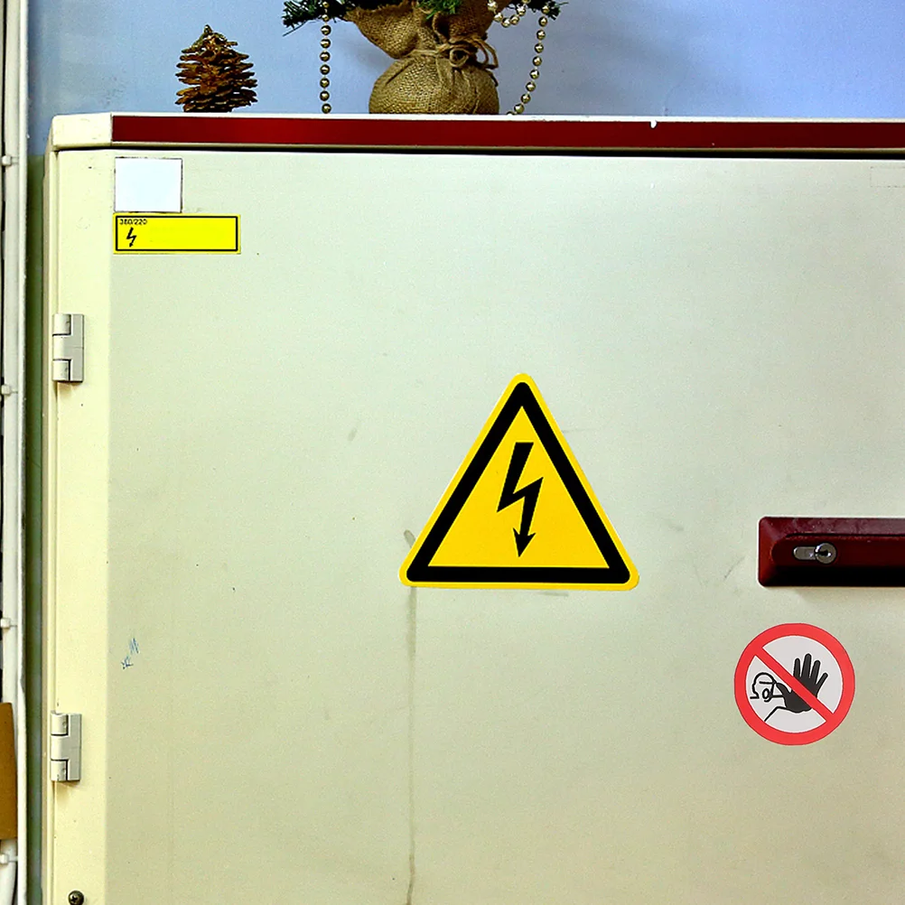 Рисунок 3 - Самоклеящиеся наклейки с логотипом