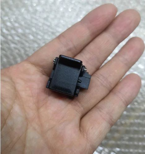 H5 Optical Fiber Splicing Machine Arranges Cables Red Light of H5 Windproof Cover on The Left Chuck of Heating Furnace.