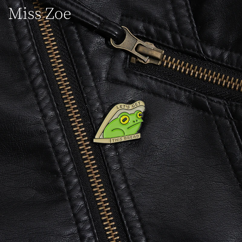 

Funny Frog Enamel Pin Custom Bread toast Cartoon animals Brooches Metal Badge for Women Backpack Accessories Jewelry Gifts